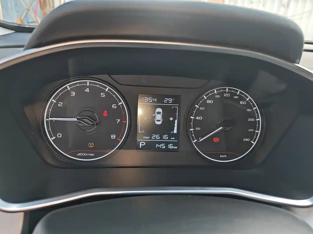Фото 8 - Geely Coolray