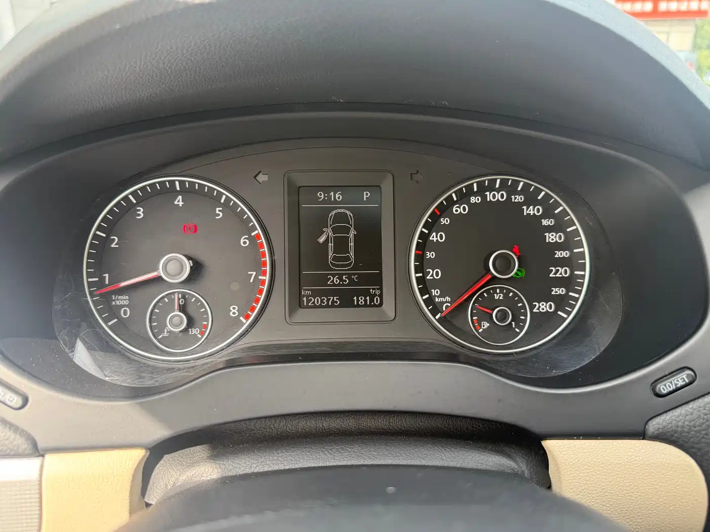 Volkswagen Sagitar 2012 1.4TSI Automatic Luxury фото 11
