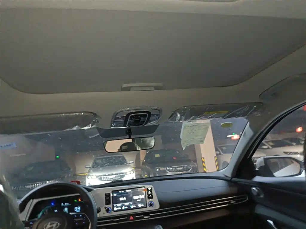MODERN ELANTRA
