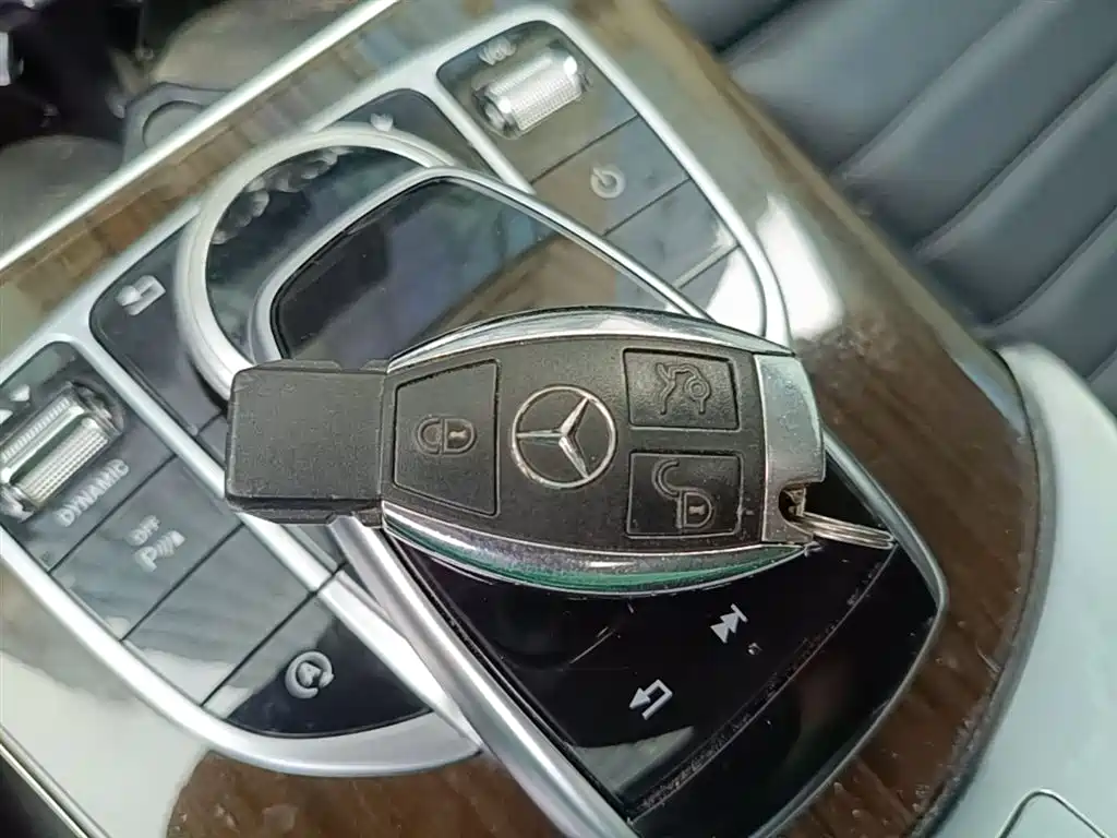 Mercedes-Benz C-Class 2017 C 180 L фото 9