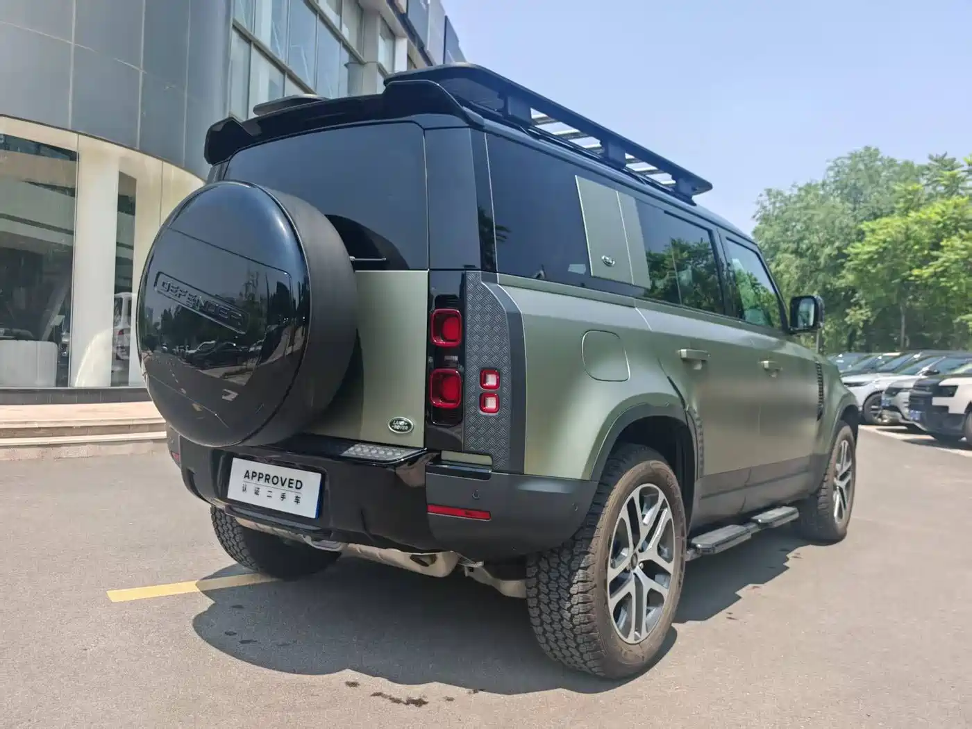Land Rover Defender 2022 110 P400 Dark Special Edition фото 3