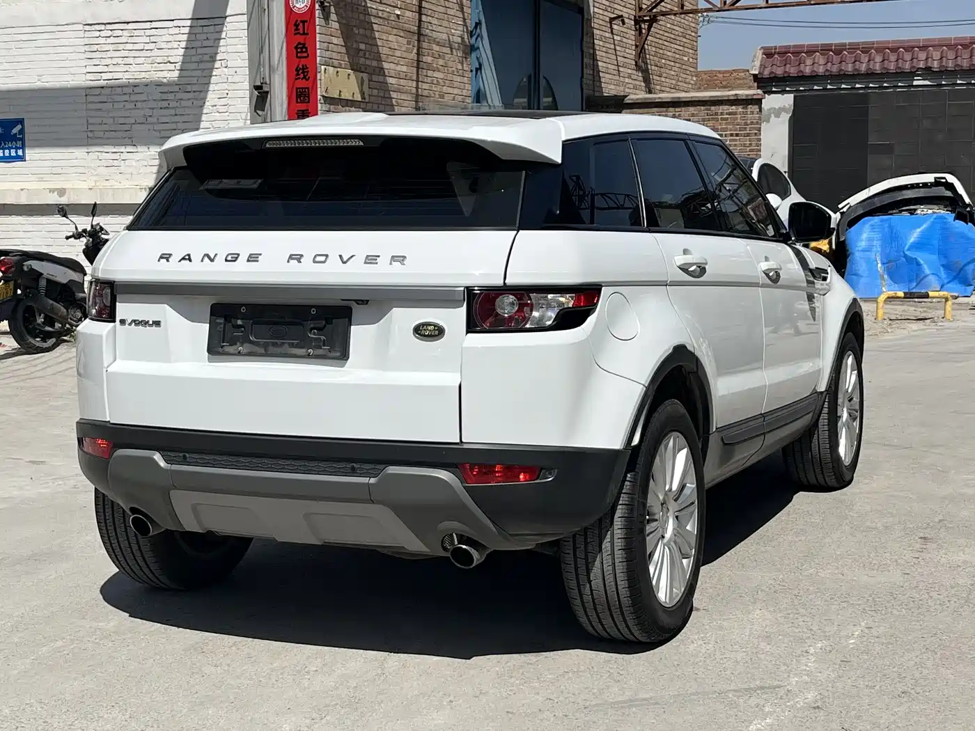 Land Rover Range Rover Evoque 2015 2.0T 5-Door Intelligent Edition фото 3