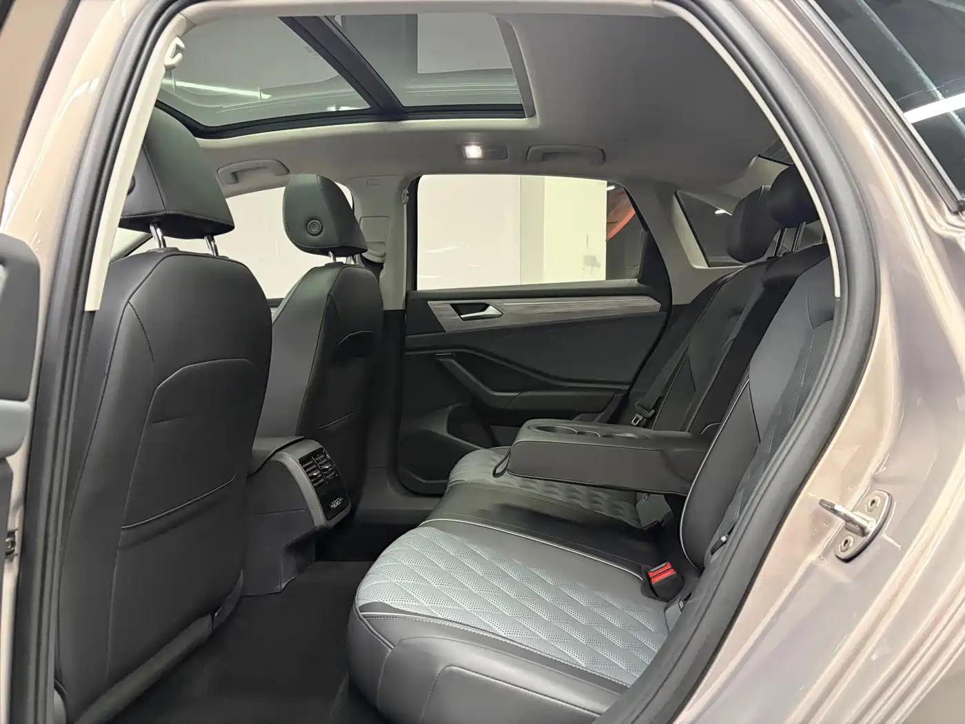 Volkswagen Sagitar 2023 280TSI DSG Excellence Plus Edition фото 15