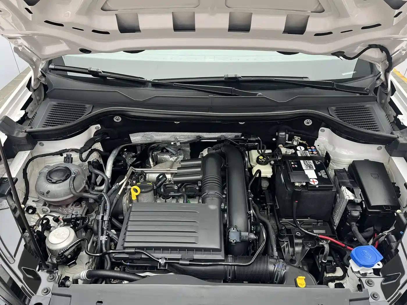 Volkswagen Tharu 2022 280TSI FWD Luxury Edition фото 18