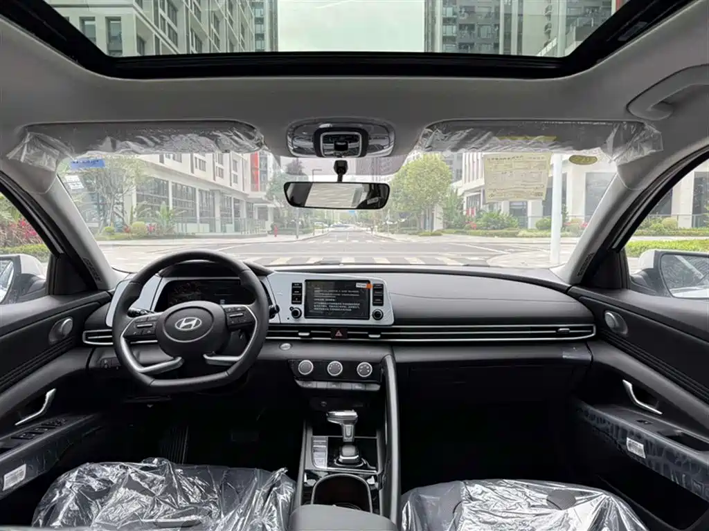 MODERN ELANTRA