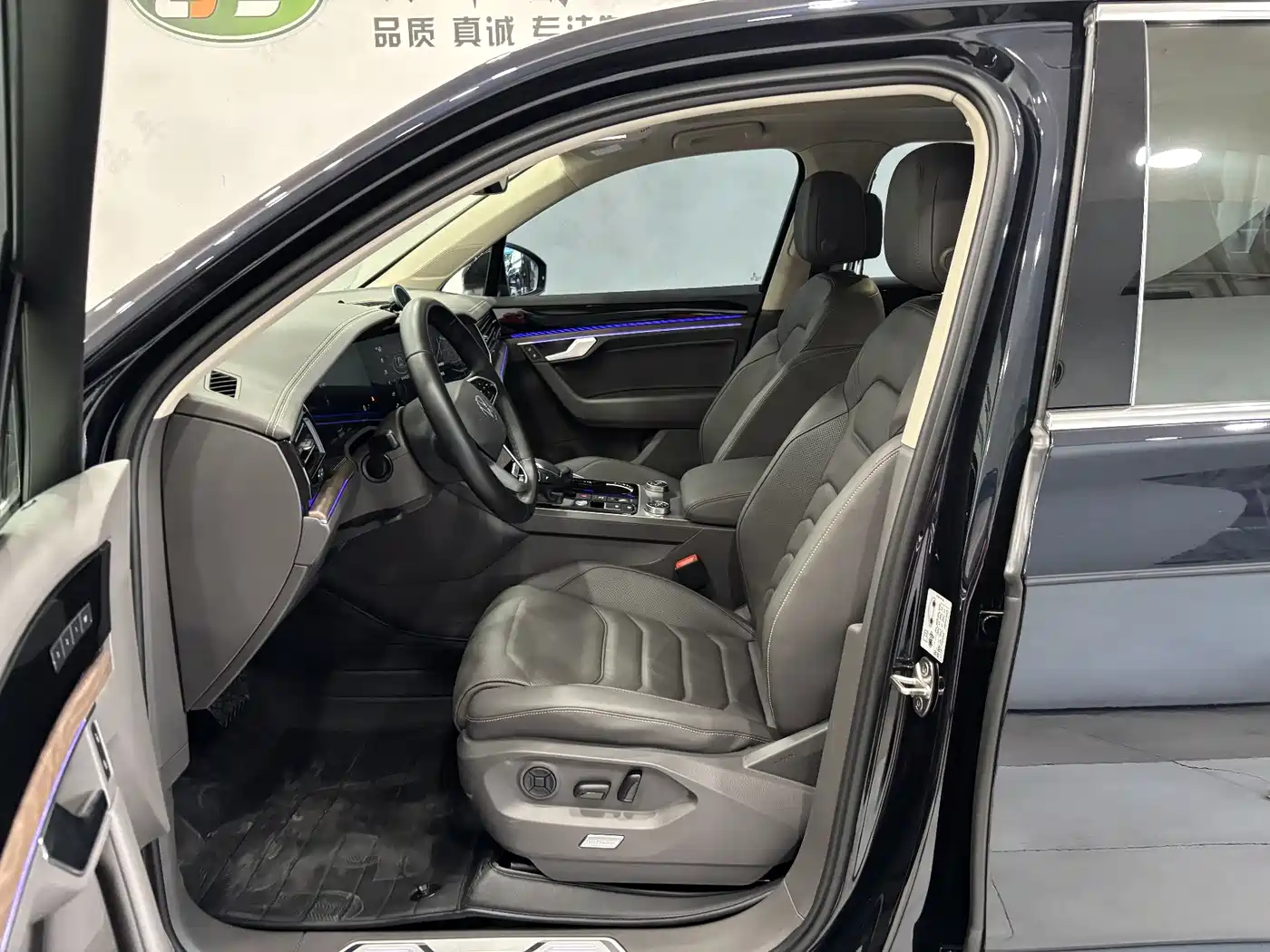 Volkswagen Touareg 2022 3.0TSI Rui Xiang Edition Classic Sport Package фото 11