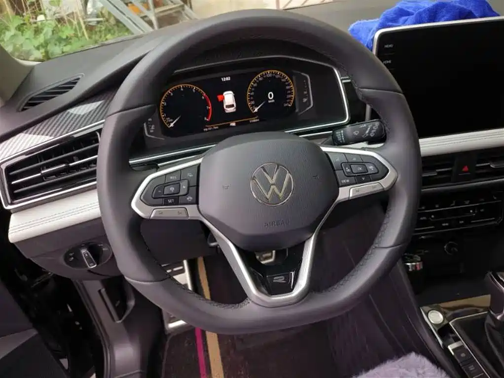 Volkswagen Tiguan L 2025 330TSI Automatic 2WD R-Line Dragon Glory Edition фото 10