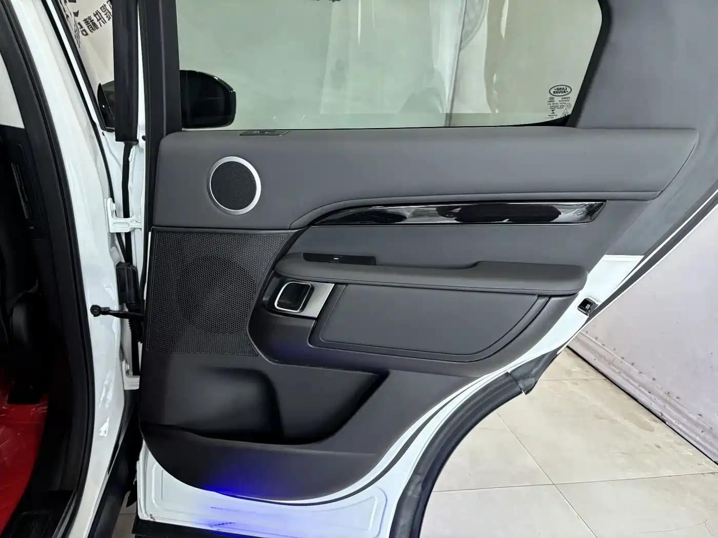 Land Rover Discovery 2017 3.0 SC V6 SE фото 21