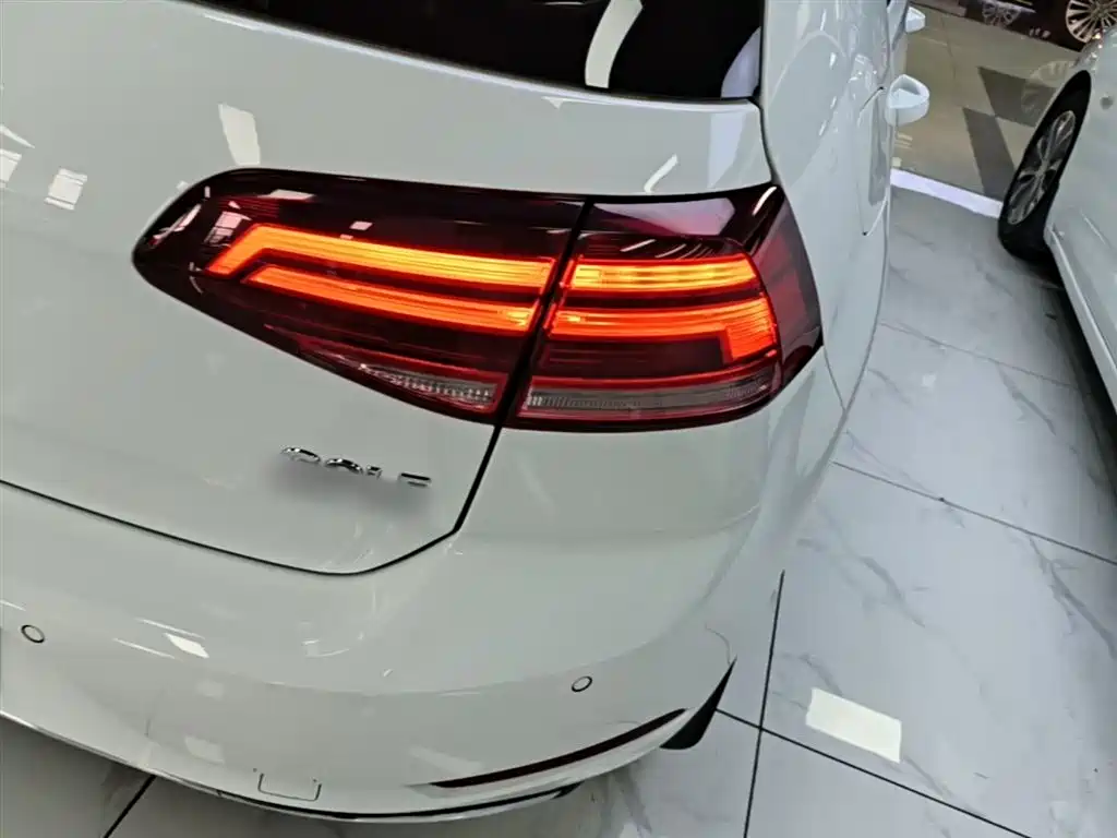 Volkswagen Golf 2020 Beloved Edition 280TSI DSG Comfort фото 8