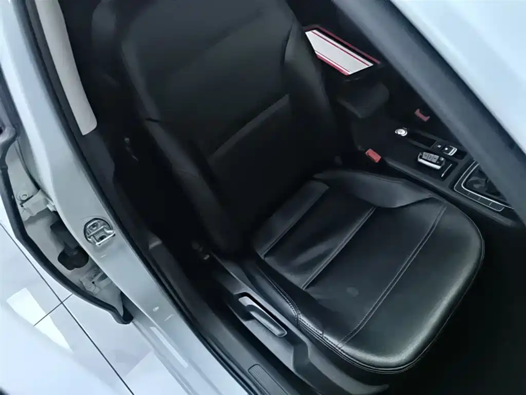 Volkswagen Golf 2020 Beloved Edition 280TSI DSG Comfort фото 25