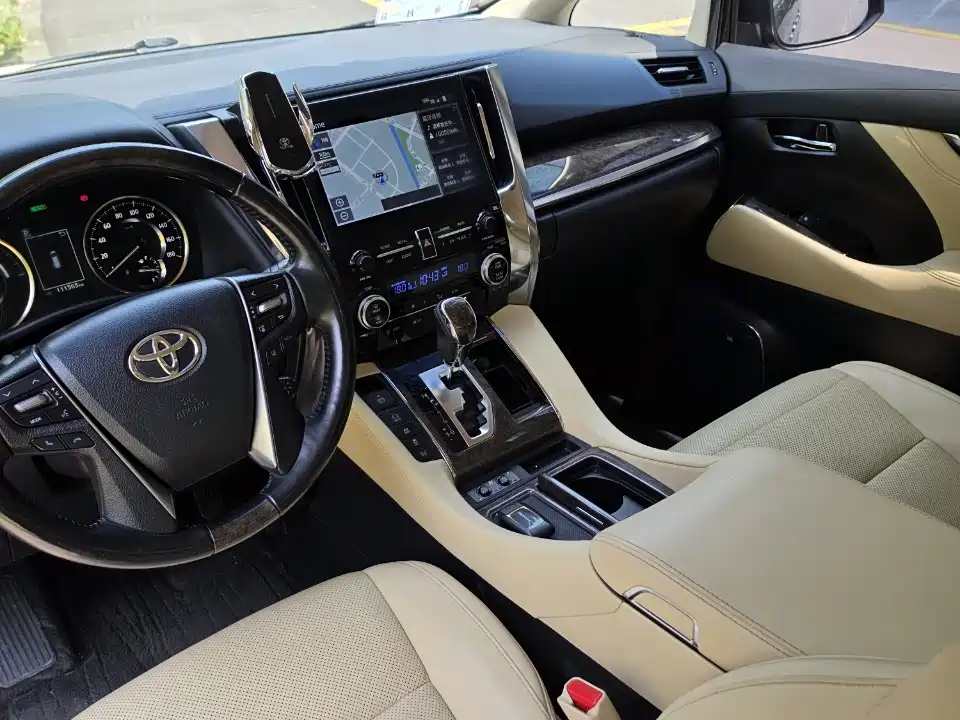 Toyota Alphard 2020 Hybrid 2.5L Gold Special Edition фото 6