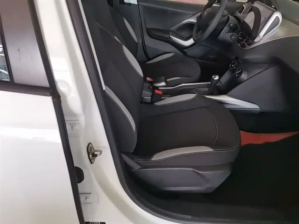 Peugeot 2008 2018 1.6L Automatic Trend Edition фото 25