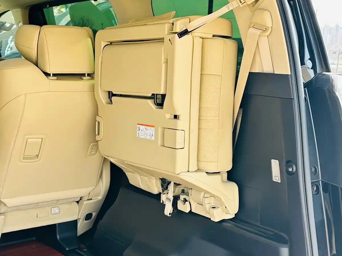 Toyota Vellfire 2020 Hybrid 2.5L Black Gold Limited Edition фото 40