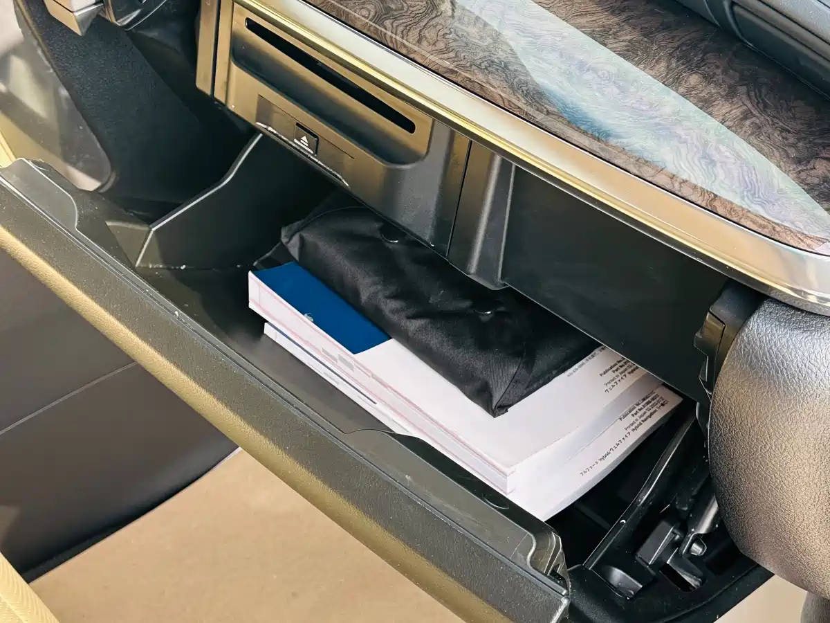 Toyota Vellfire 2020 Hybrid 2.5L Black Gold Limited Edition фото 37