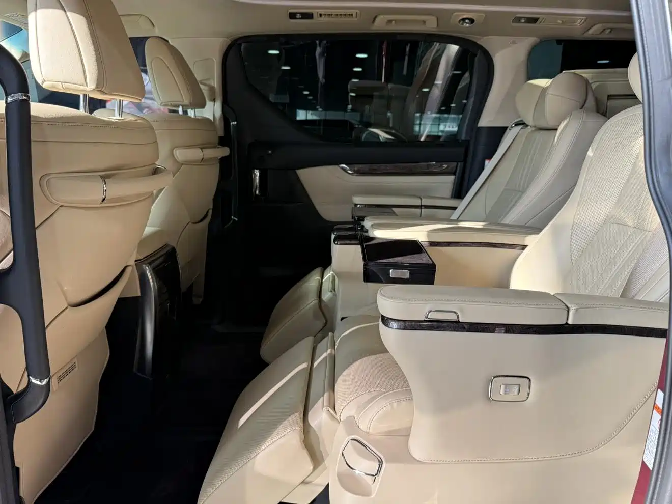Toyota Alphard 2021 Hybrid 2.5L Premium фото 5