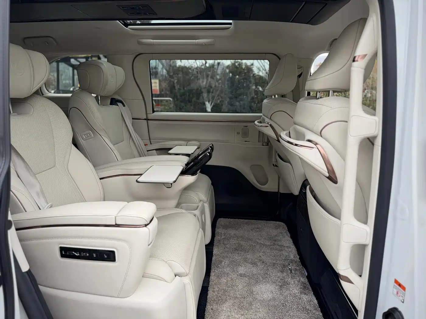 Lexus LM 2023 350h 7-Seater Elegance Edition фото 24