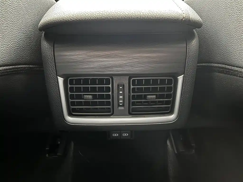 Toyota Camry 2023 2.0G Luxury Edition фото 22