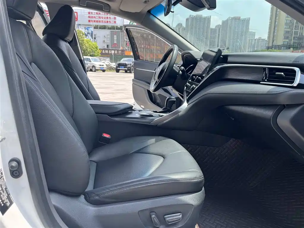 Toyota Camry 2021 2.0G Luxury Edition фото 14