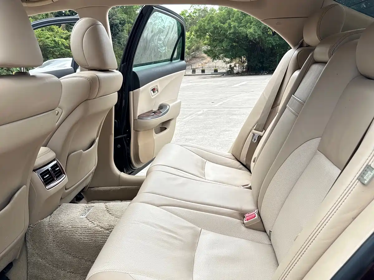 Toyota Crown 2012 2.5L Royal Leather Edition фото 13