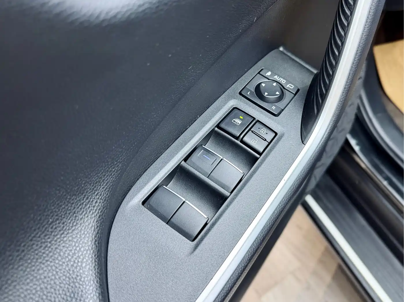 Toyota Wildlander 2022 2.0L CVT FWD Luxury PLUS Edition фото 11