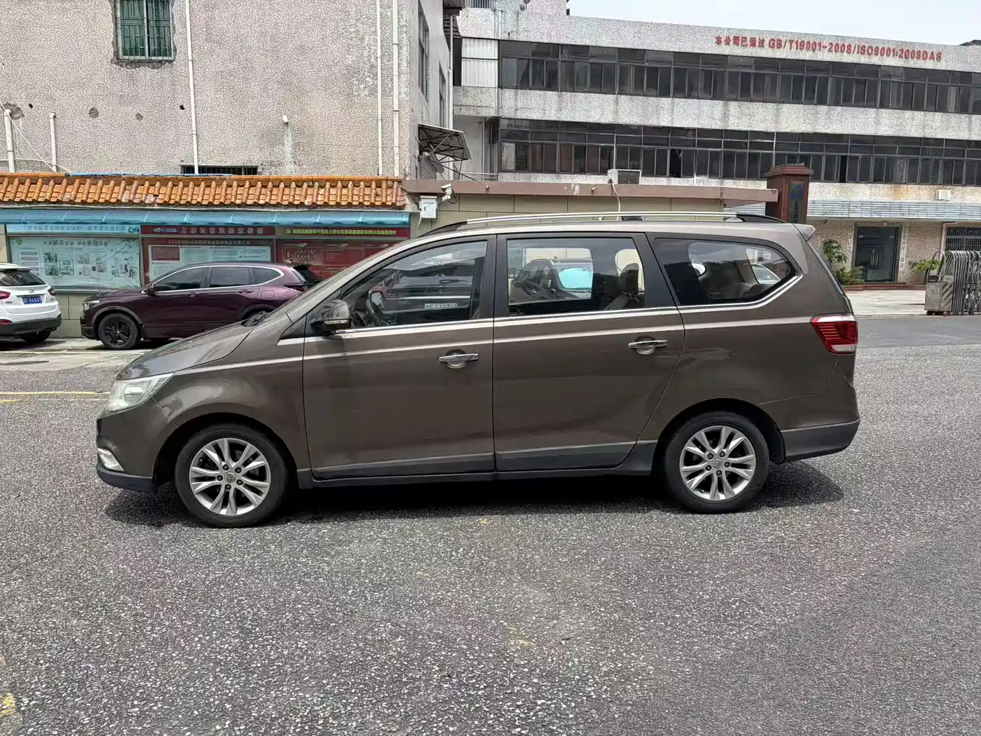 Baojun 730 2015 2014 1.5L Manual Luxury Navigation ESP Edition 7-Seater