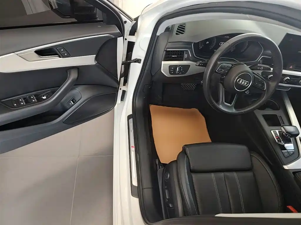 Фото 16 - Audi A4L