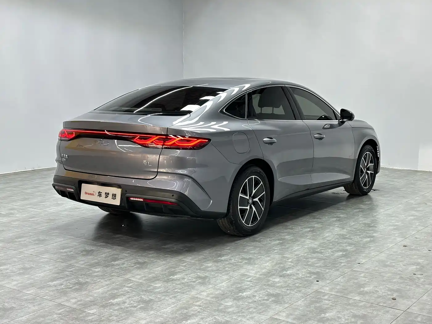 BYD Qin L 2024 DM-i 120KM Superior Edition фото 4