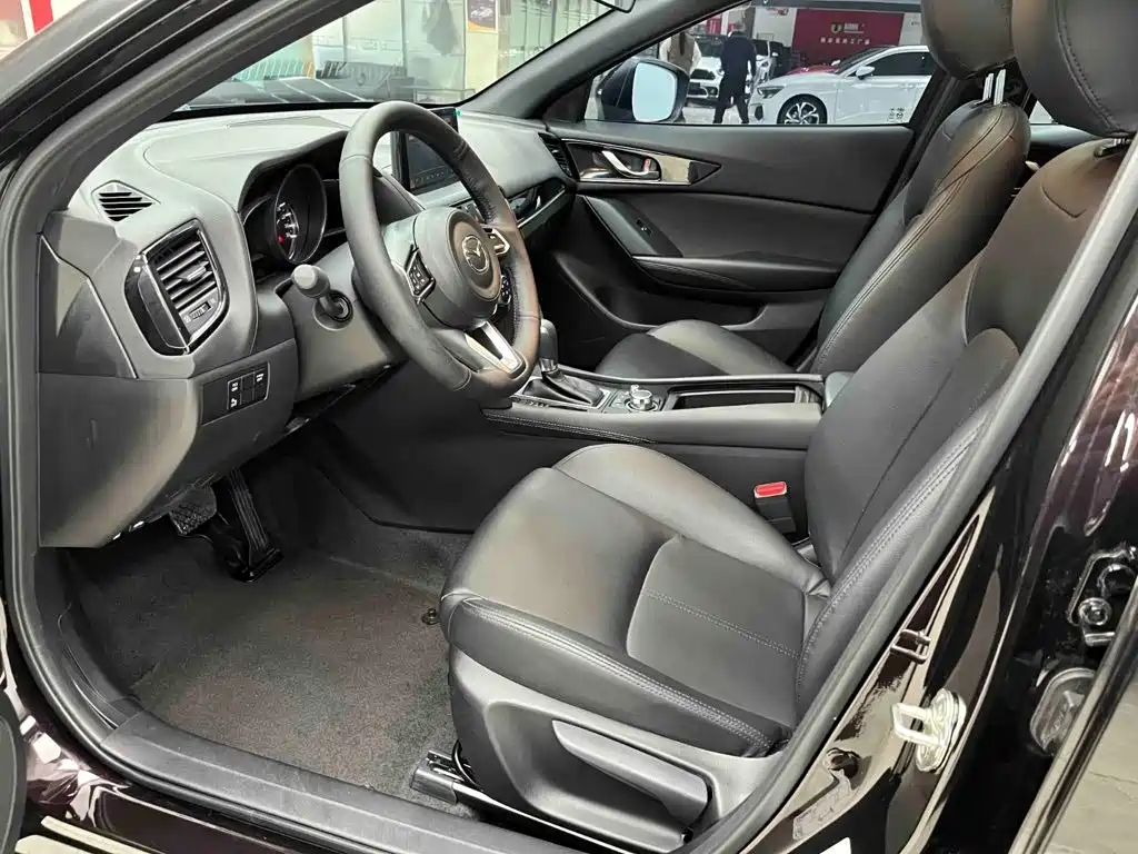 Фото 11 - Mazda CX-4