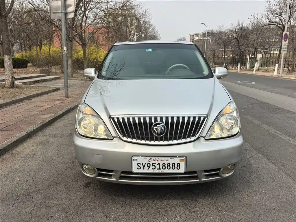 Buick GL8 2011 2.4L CT Luxury Business Comfort Edition фото 2