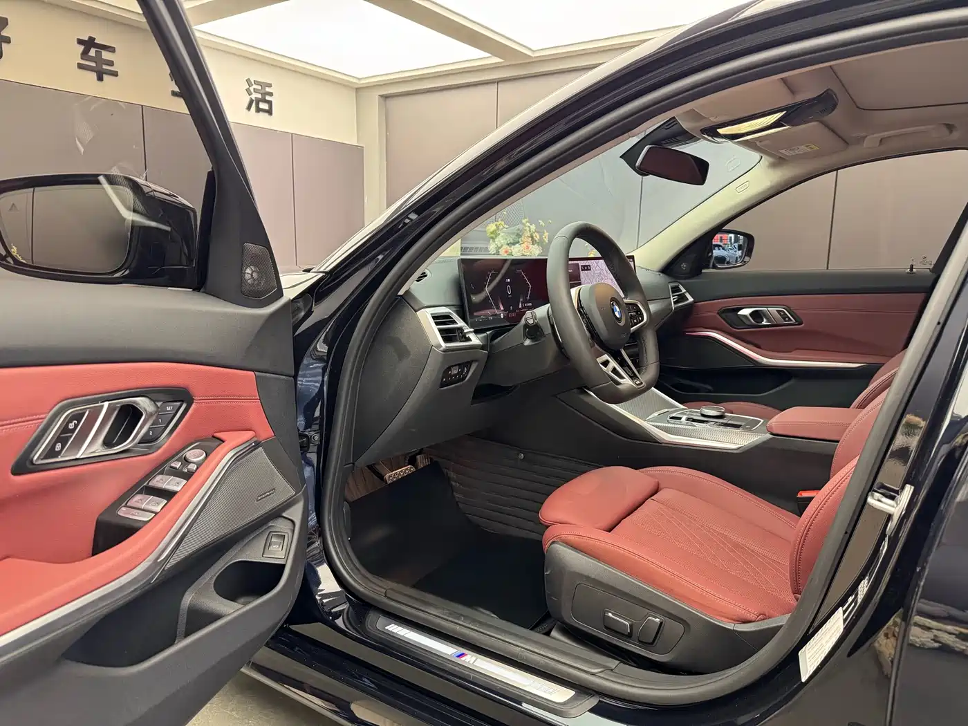 BMW 3 Series 2025 330Li M Sport Night Edition фото 4