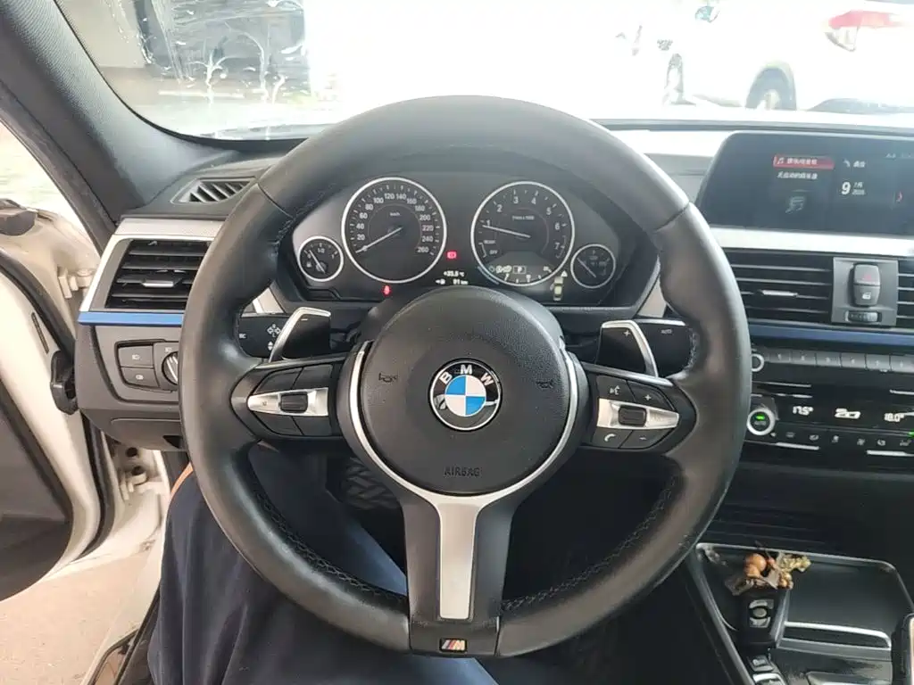 Photo 11 - BMW 3 Series