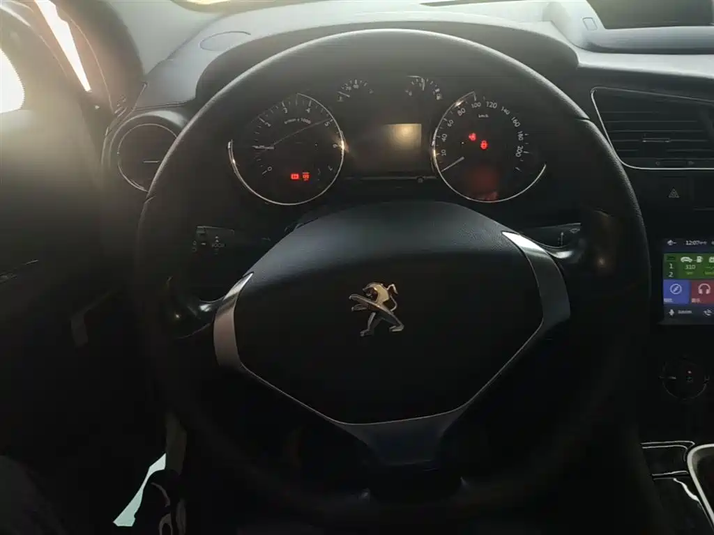 Peugeot 3008 2015 2.0L Manual Classic Edition фото 11