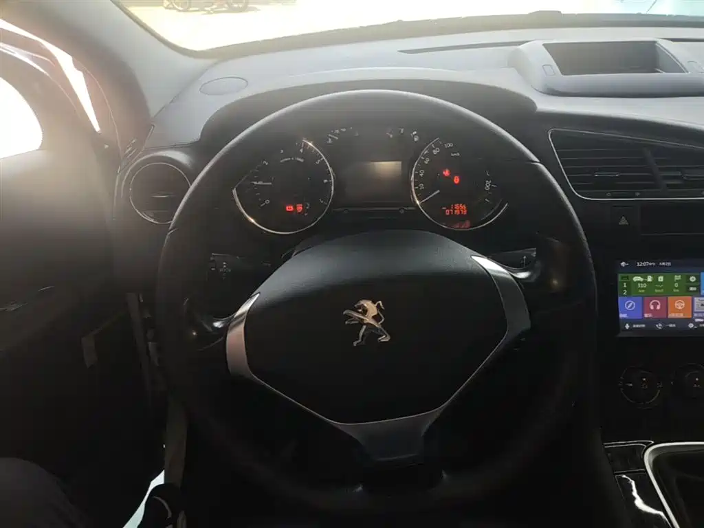 Peugeot 3008 2015 2.0L Manual Classic Edition фото 10