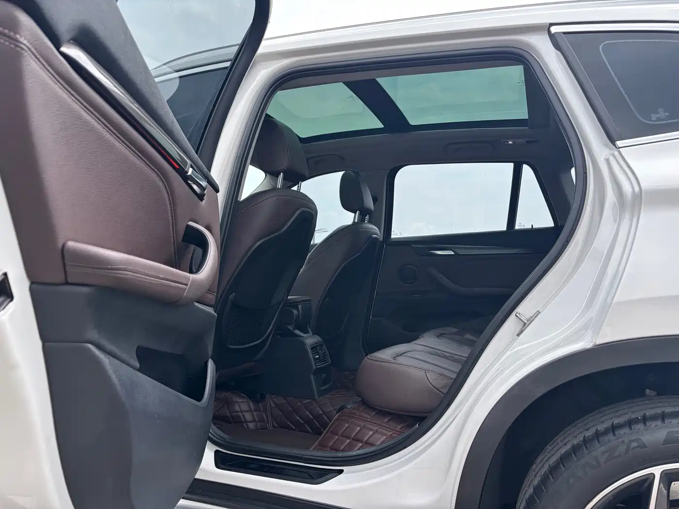 BMW X1 2018 sDrive18Li Premium Model фото 10