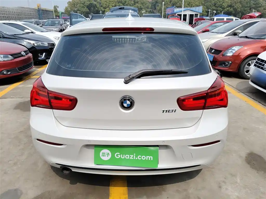 BMW 1 Series (Import) 2018 118i Sport Design Package фото 4