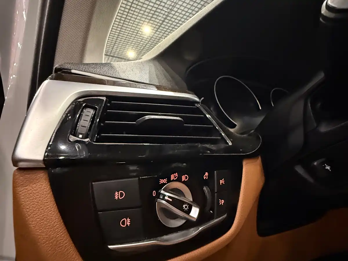 BMW 5 Series 2018 528Li Launch Special Edition фото 15