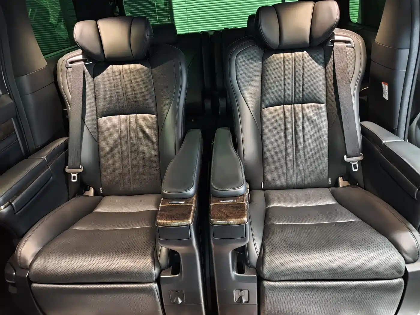 Toyota Alphard 2021 Hybrid 2.5L Ultimate фото 7