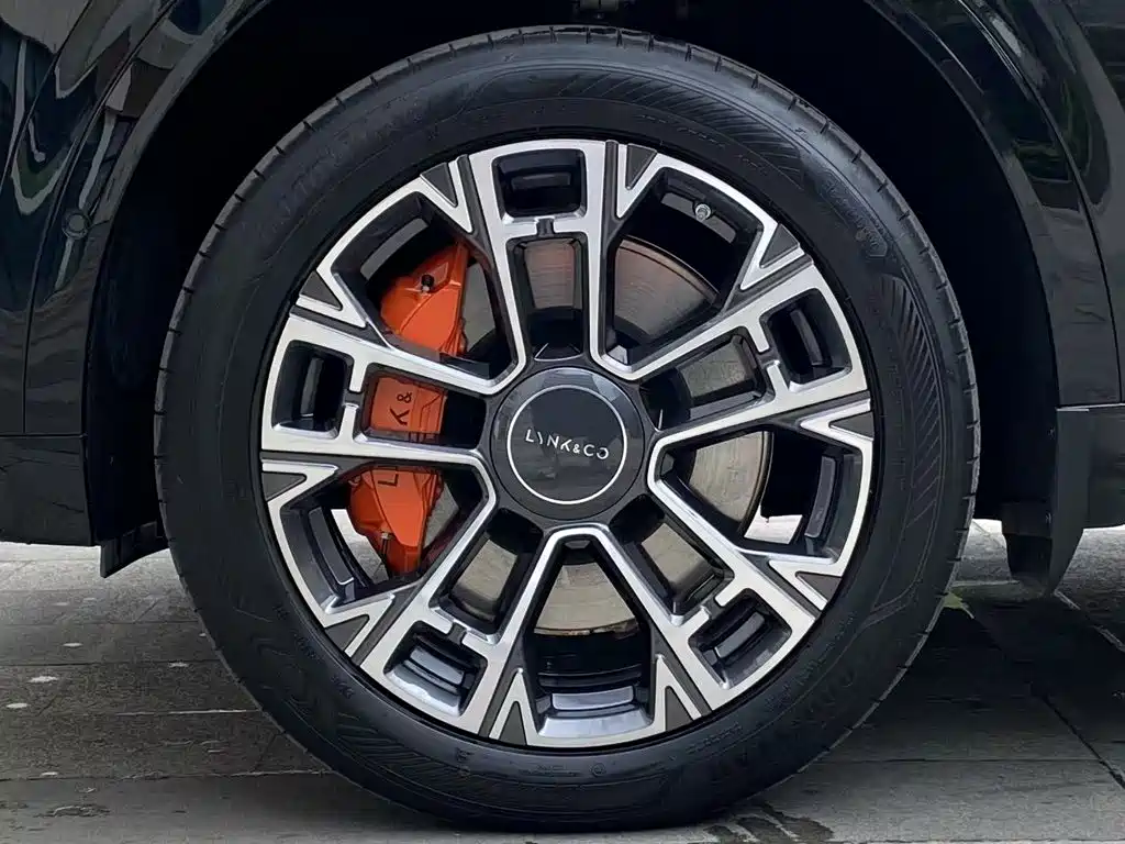 Photo 25 - Lynk & Co 900