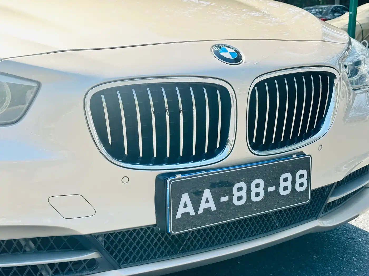 BMW 5 Series GT 2010 535i Leading Model фото 16