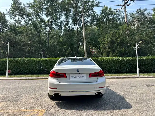 BMW 5 Series 2019 525Li Luxury Package — фото 3