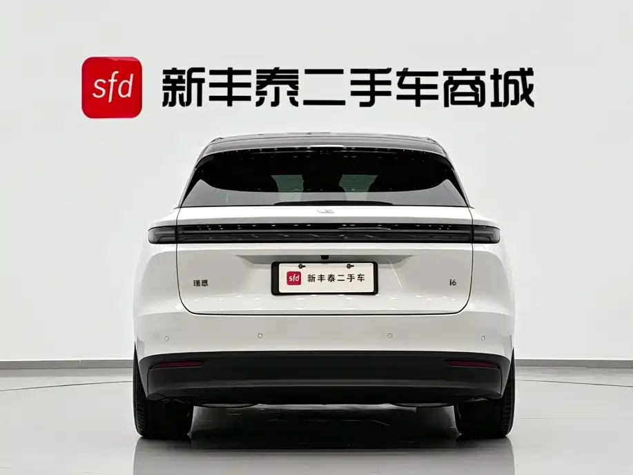 Li Auto i6 2026 2025 2WD Base Model