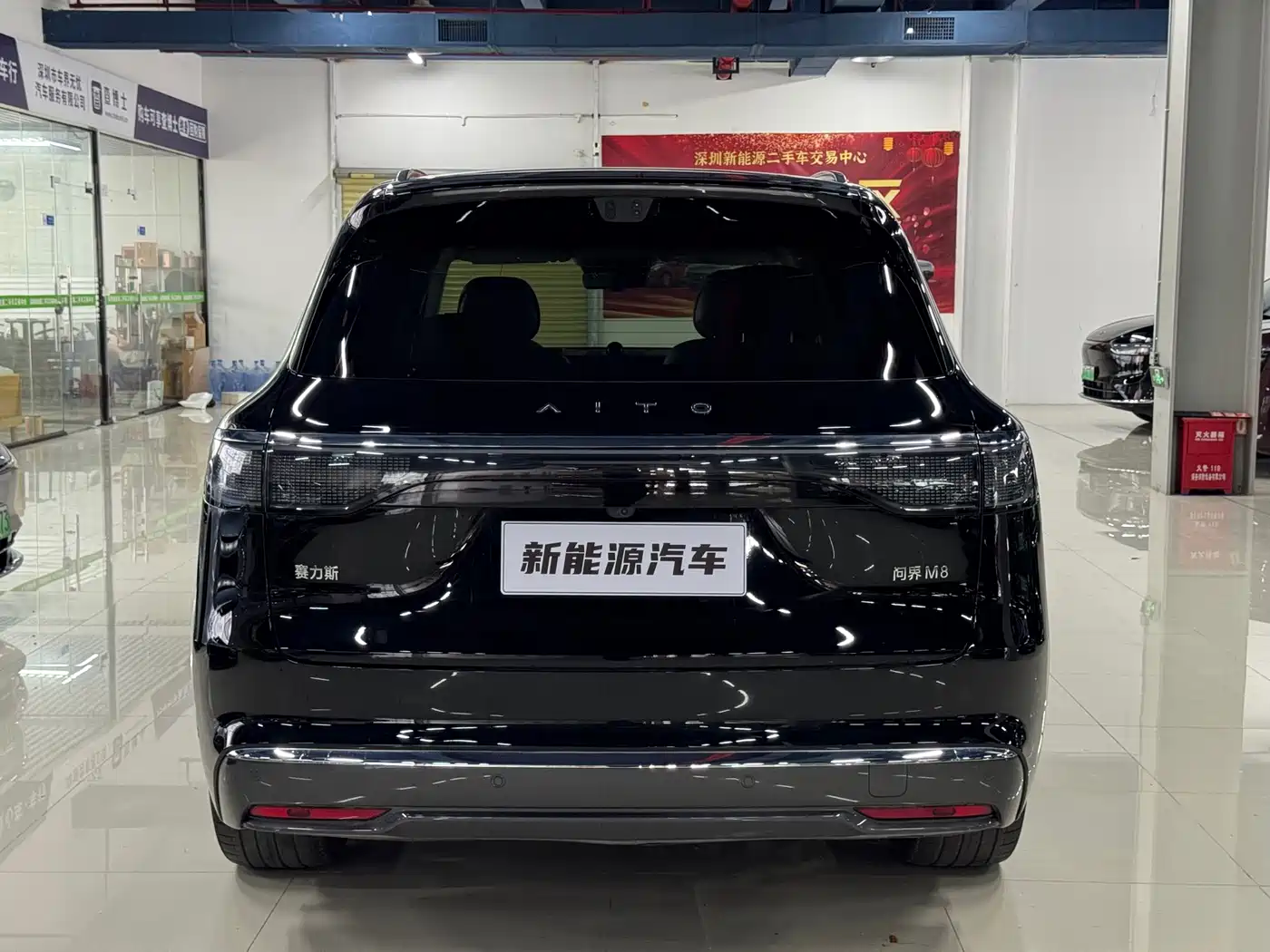 AITO Wenjie AITO M8 2025 Extended Range Ultra 53.4kWh 6-Seater фото 5