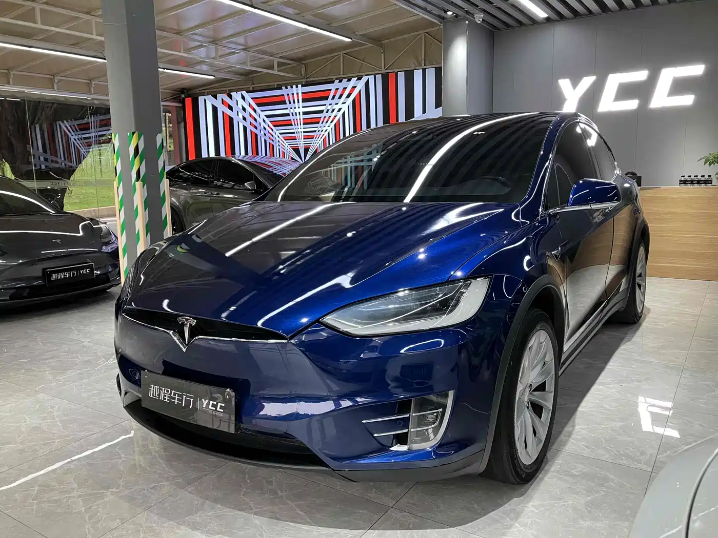 TESLA MODEL X