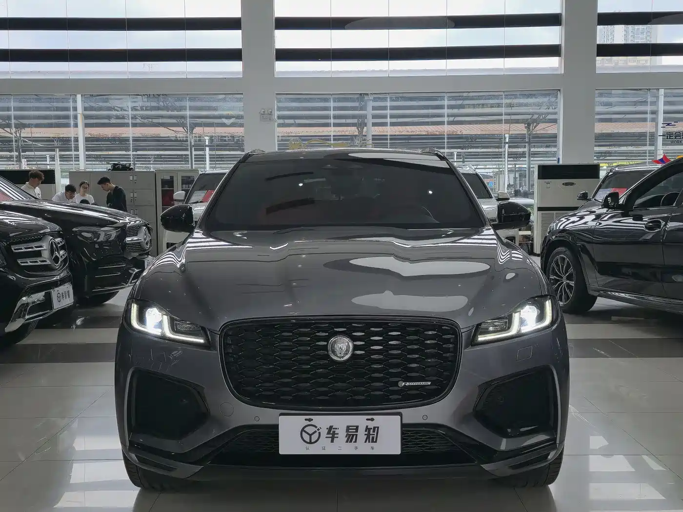 Jaguar F-PACE 2024 P250 R-Dynamic S фото 2