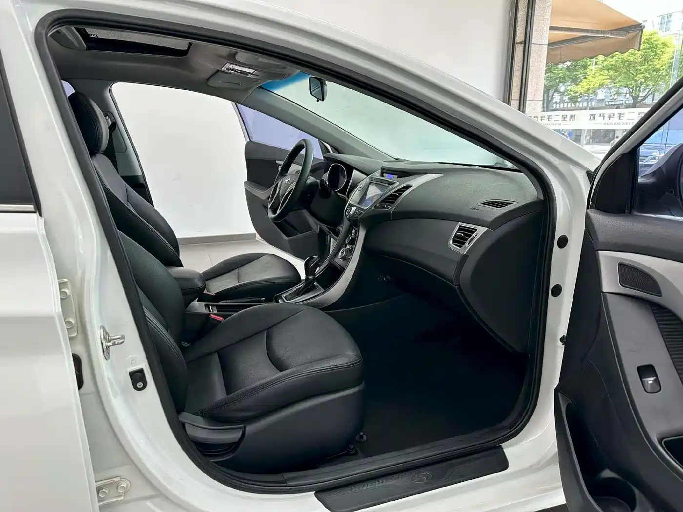 Hyundai Langdong 2013 1.6L Automatic Leading фото 4