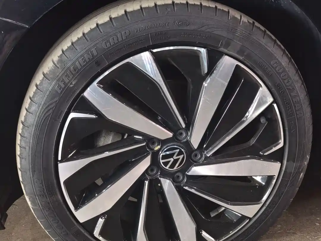 Volkswagen Passat 2022 330TSI Starlight Luxury Edition фото 17
