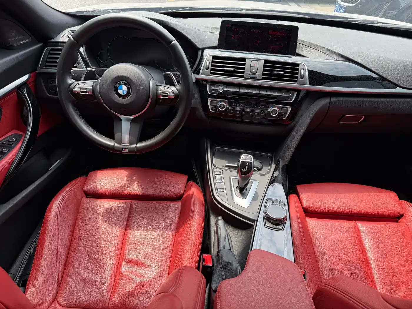 BMW 3 Series GT 2018 320i M Sport фото 13