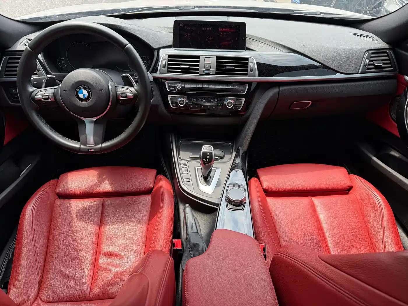 BMW 3 Series GT 2018 320i M Sport фото 12