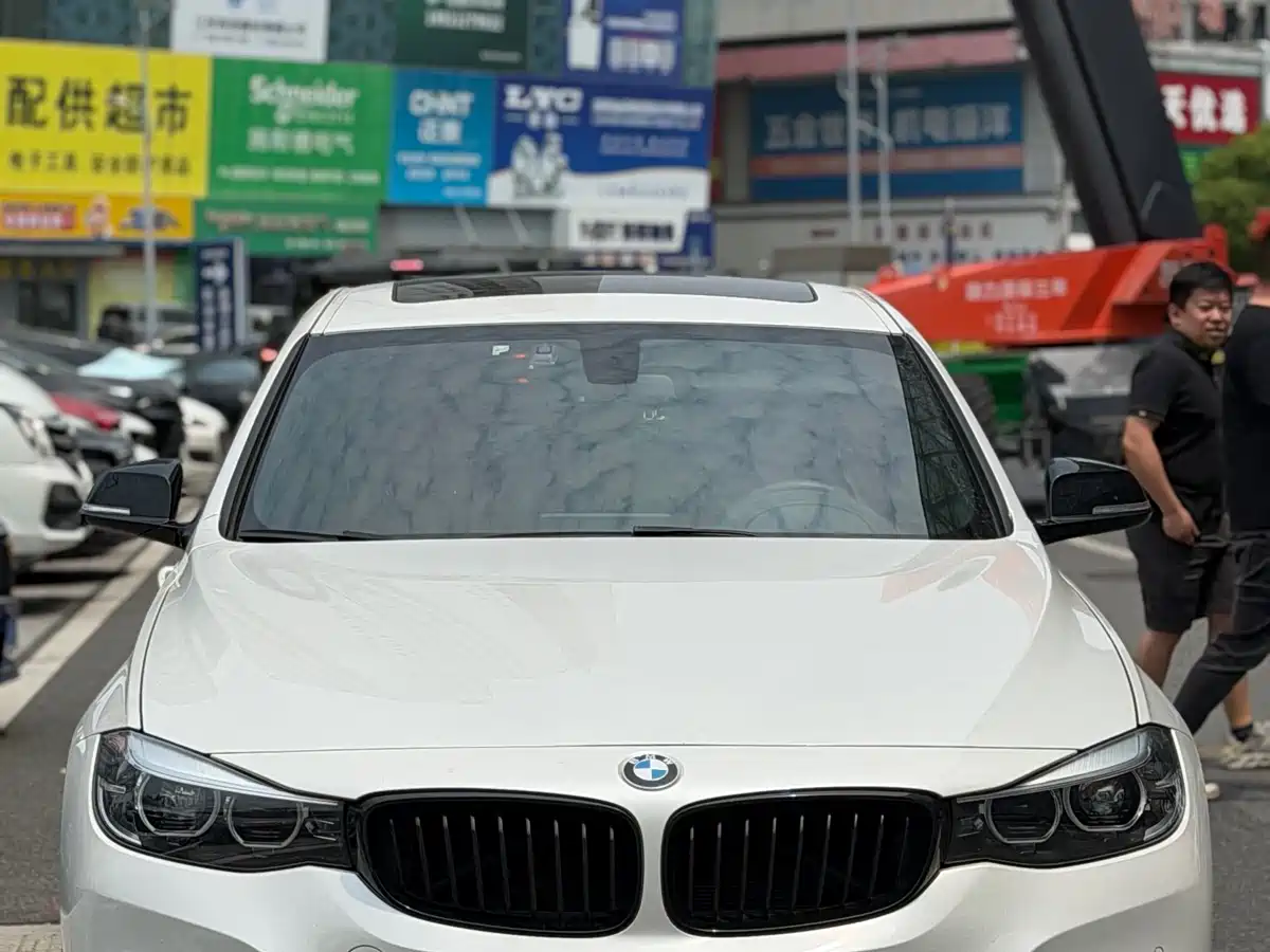 BMW 3 Series GT 2018 320i M Sport фото 2