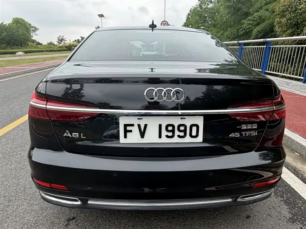 Audi A6L 2021 45 TFSI Exclusive Elegance фото 3